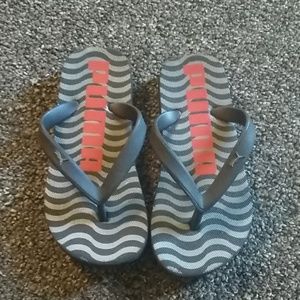 Boys puma flip flops